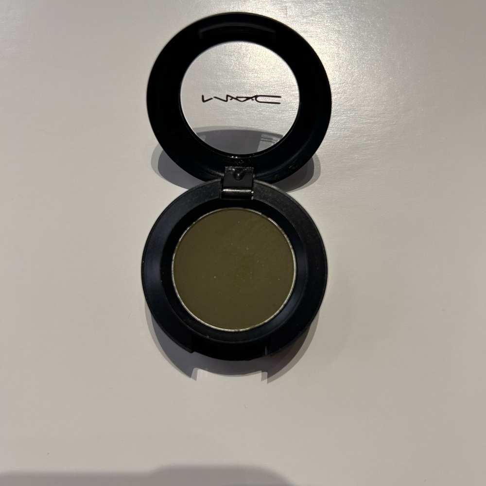 MAC Cosmetics Eyeshadow Mo’ Money Mo’ Problems Matte